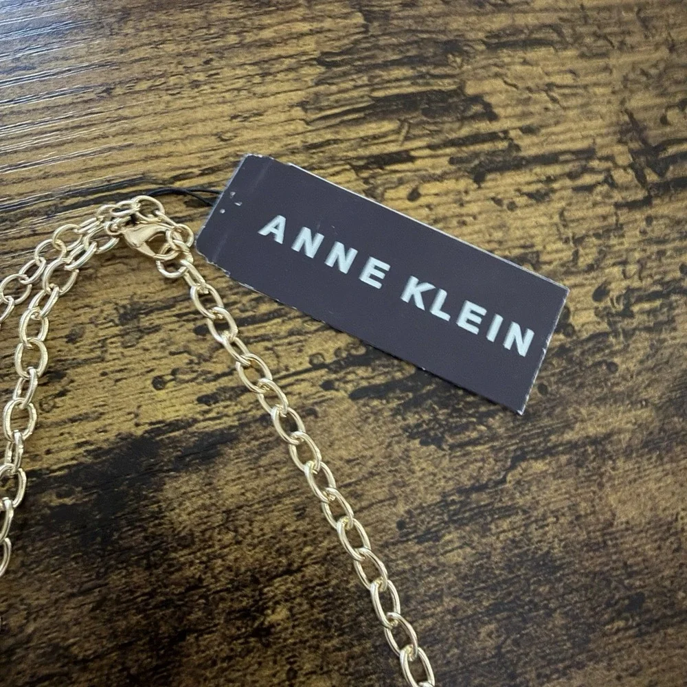 Anne Klein smoke free